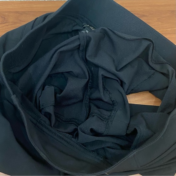 ATHLETA Black Midtown Cuffed Athletic Shorts Size 10 - Picture 8 of 13